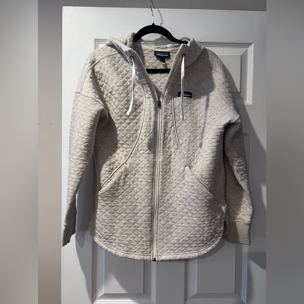 Patagonia women’s organic cotton quilt hoody.